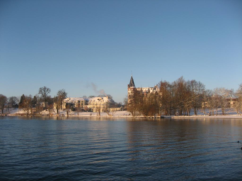 Seehotel Schloss Klink Exterior photo