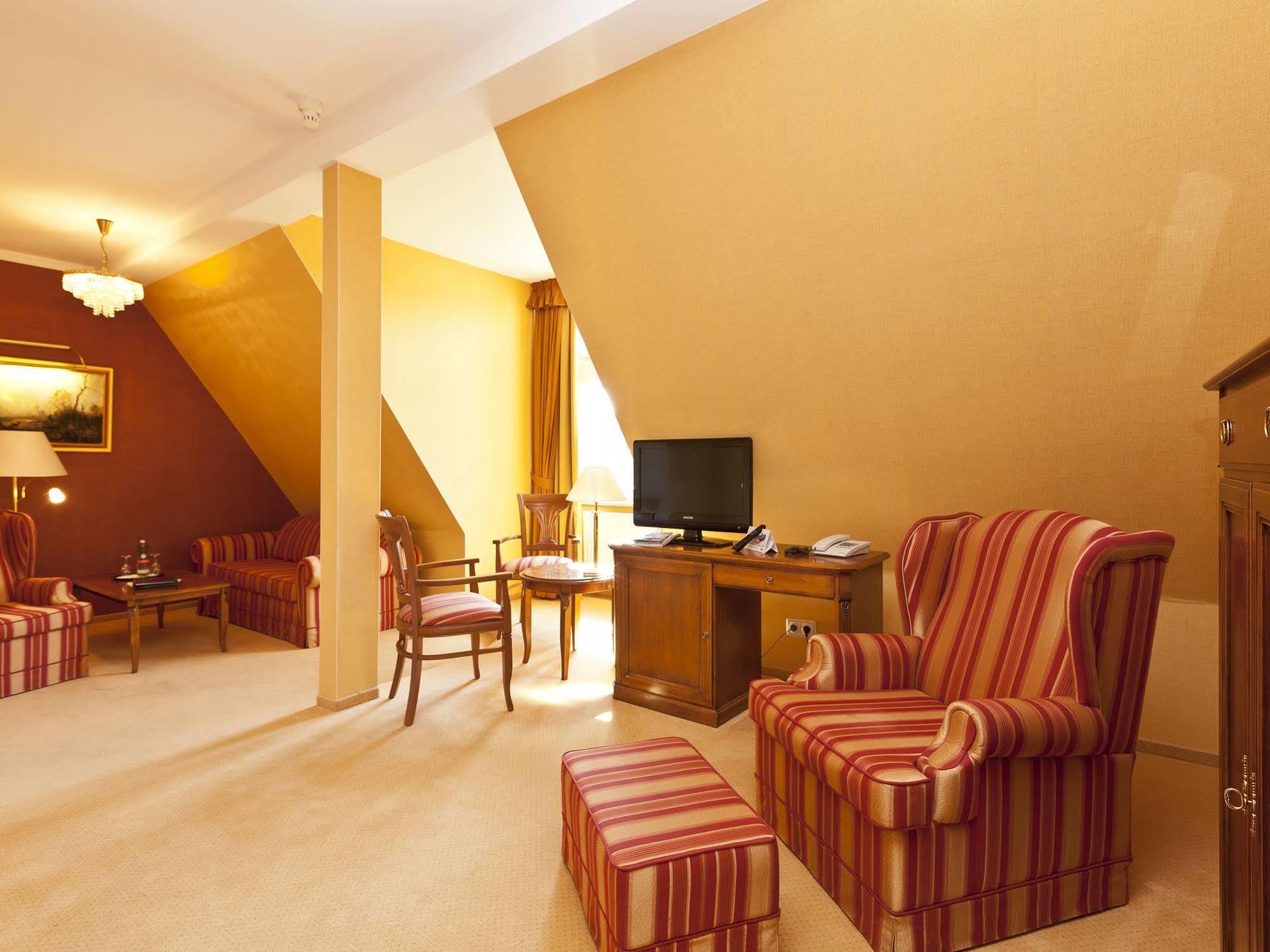 Seehotel Schloss Klink Exterior photo