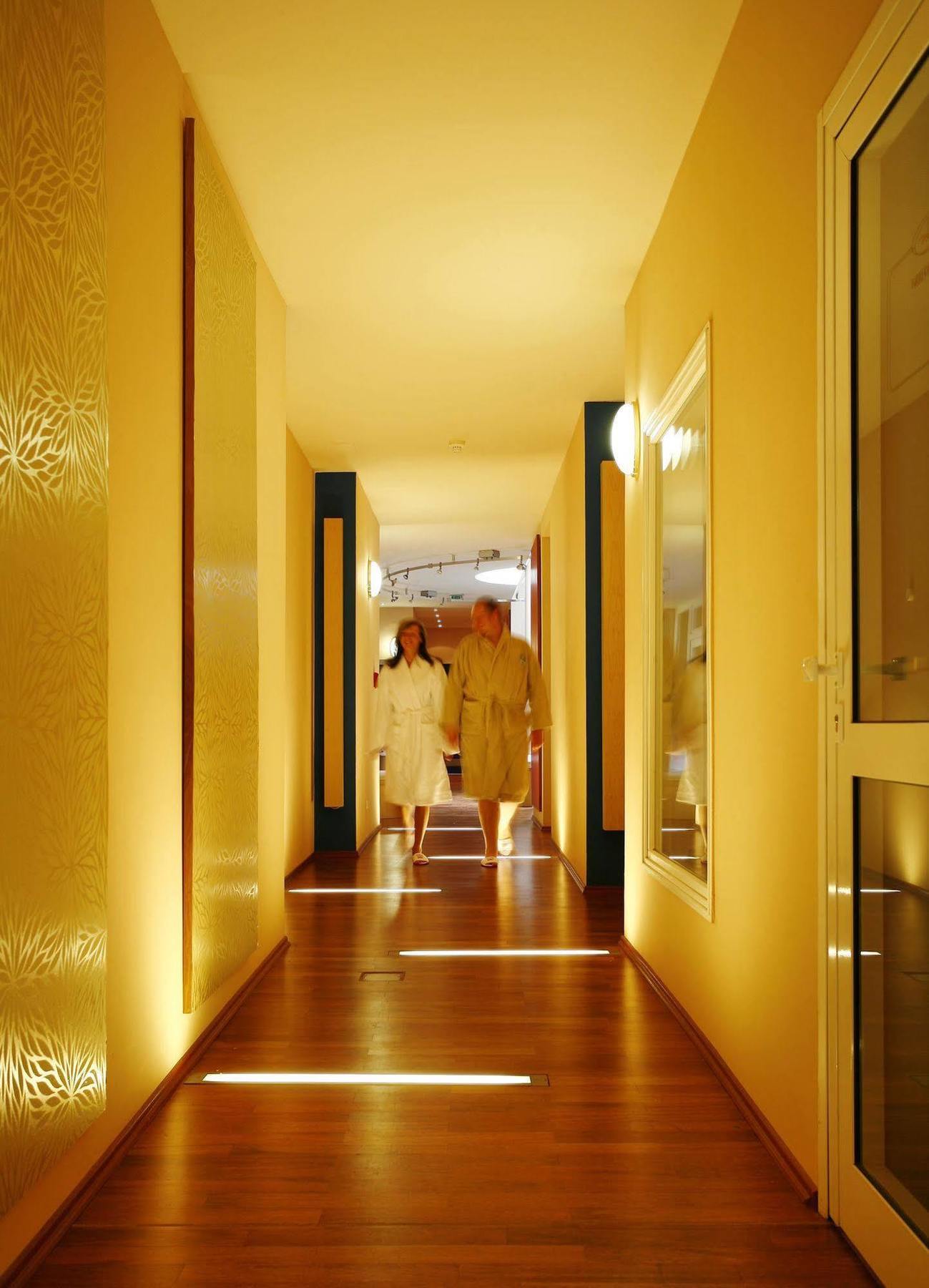 Seehotel Schloss Klink Exterior photo