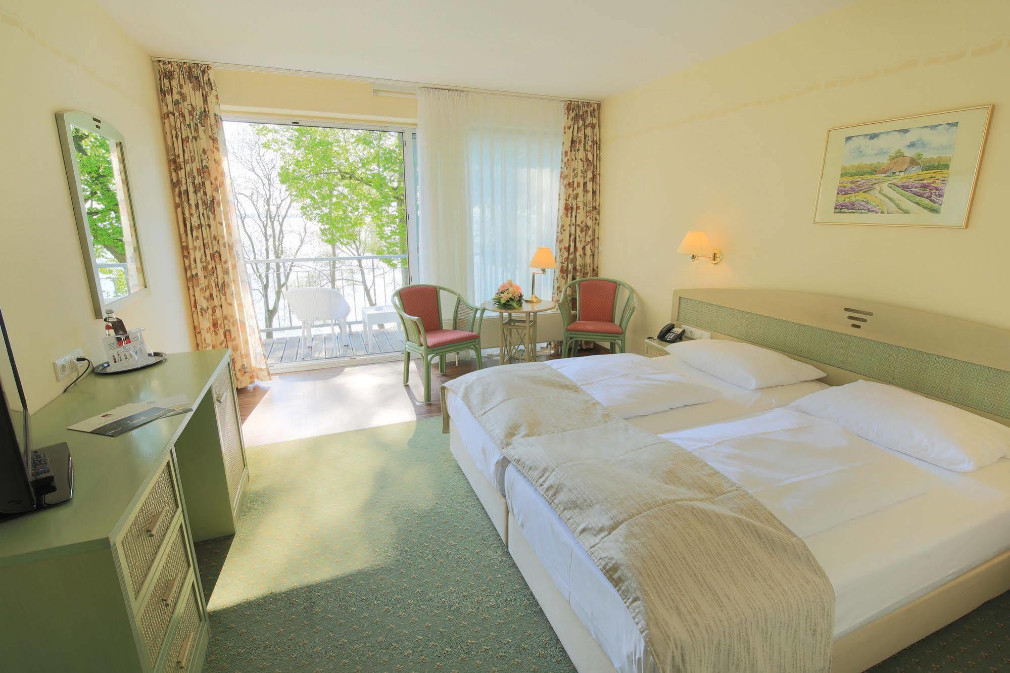 Seehotel Schloss Klink Exterior photo