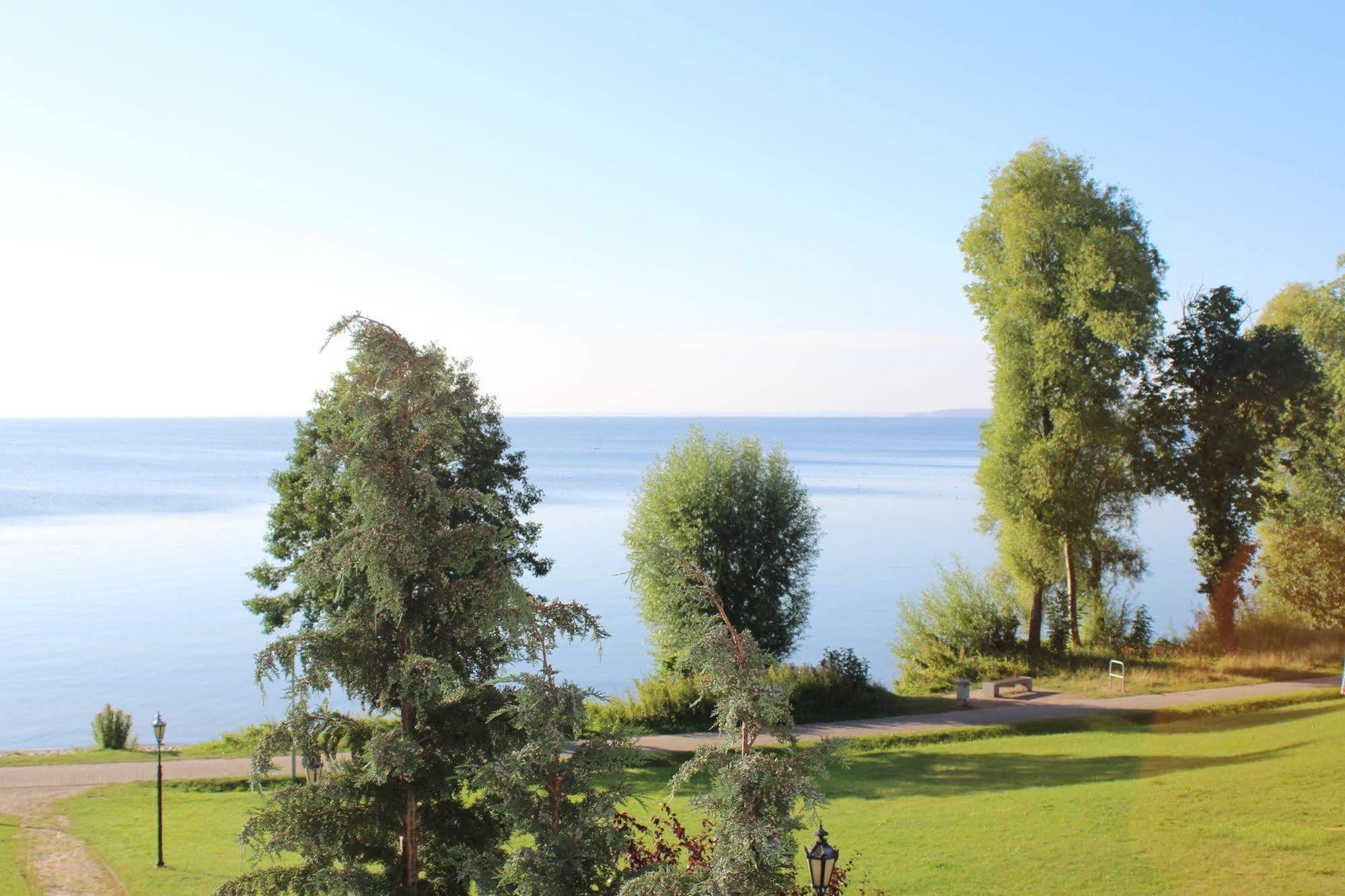 Seehotel Schloss Klink Exterior photo