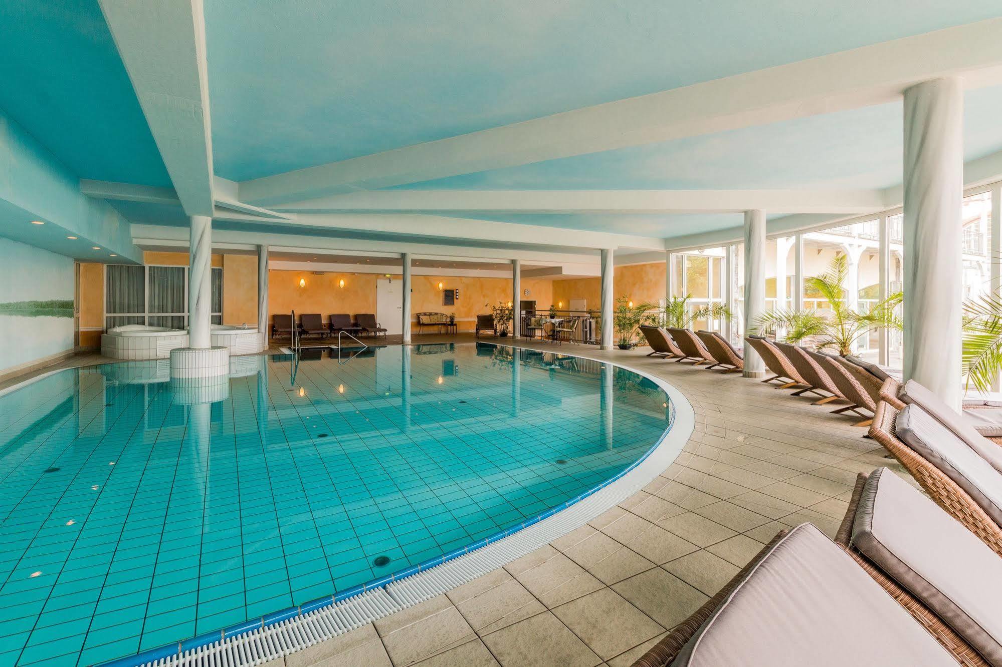 Seehotel Schloss Klink Exterior photo