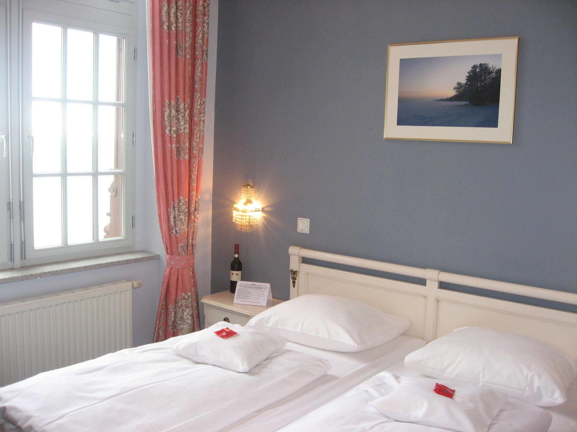 Seehotel Schloss Klink Exterior photo